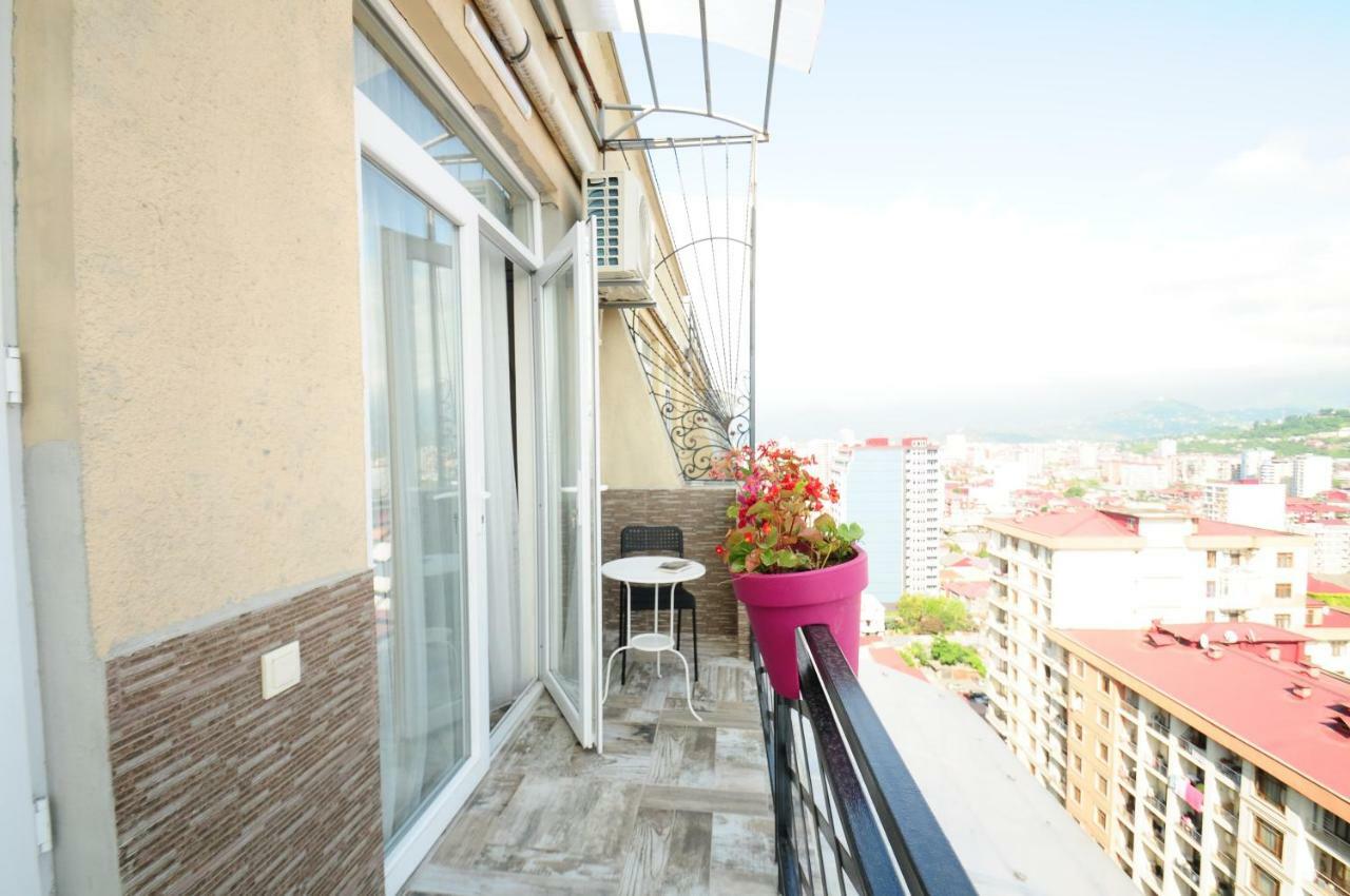 Apartments With A View Of The Trinity Holy Batumi Exterior photo