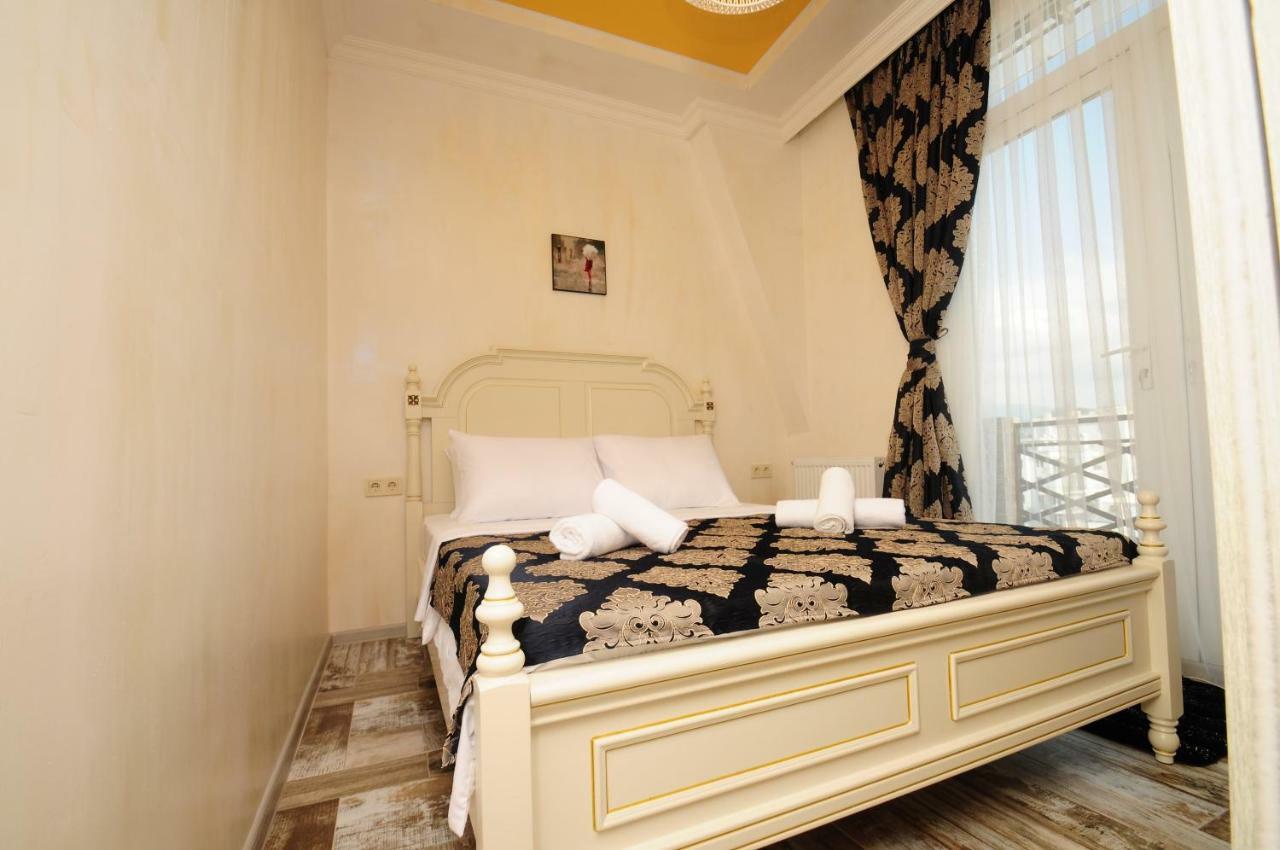 Apartments With A View Of The Trinity Holy Batumi Exterior photo